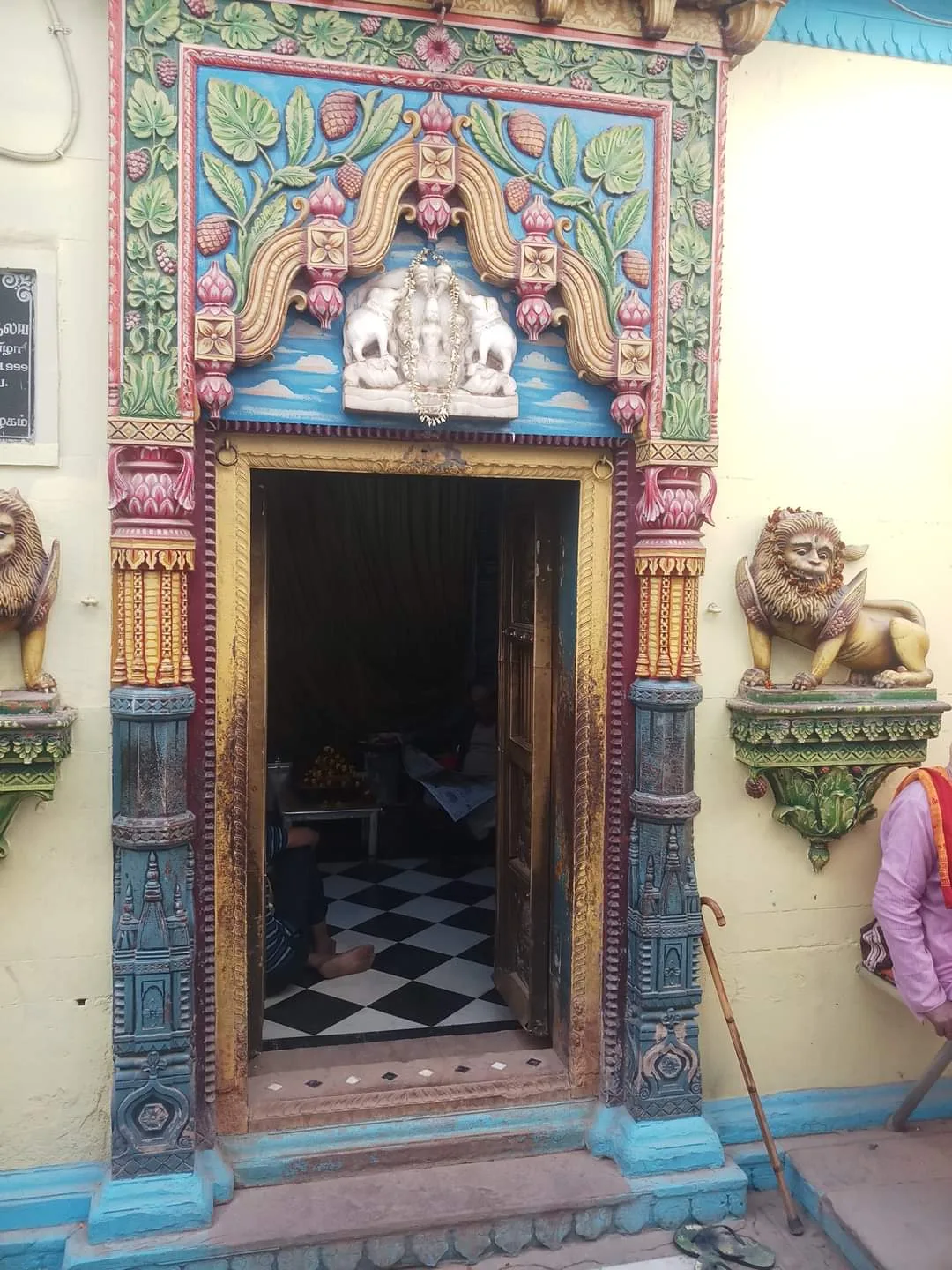 Vishalakshi Devi Temple, Varanasi — front view of the Shakti Peetha on the banks of the Ganga near Mir Ghat